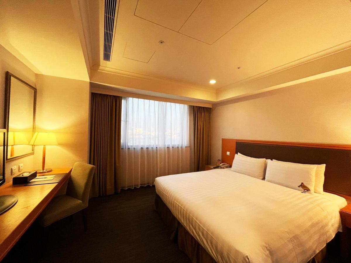Fuward Hotel Tainan Bagian luar foto