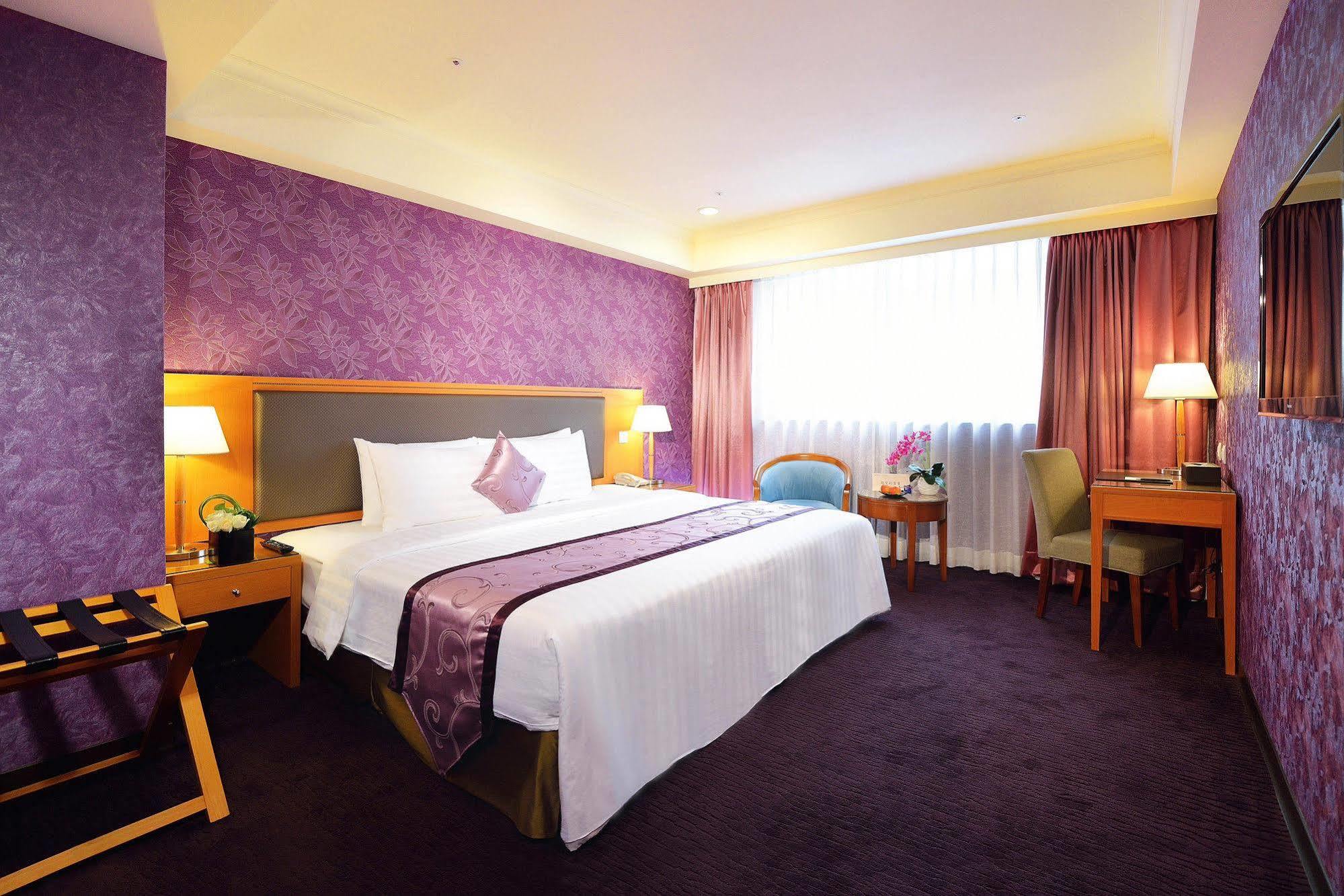Fuward Hotel Tainan Bagian luar foto