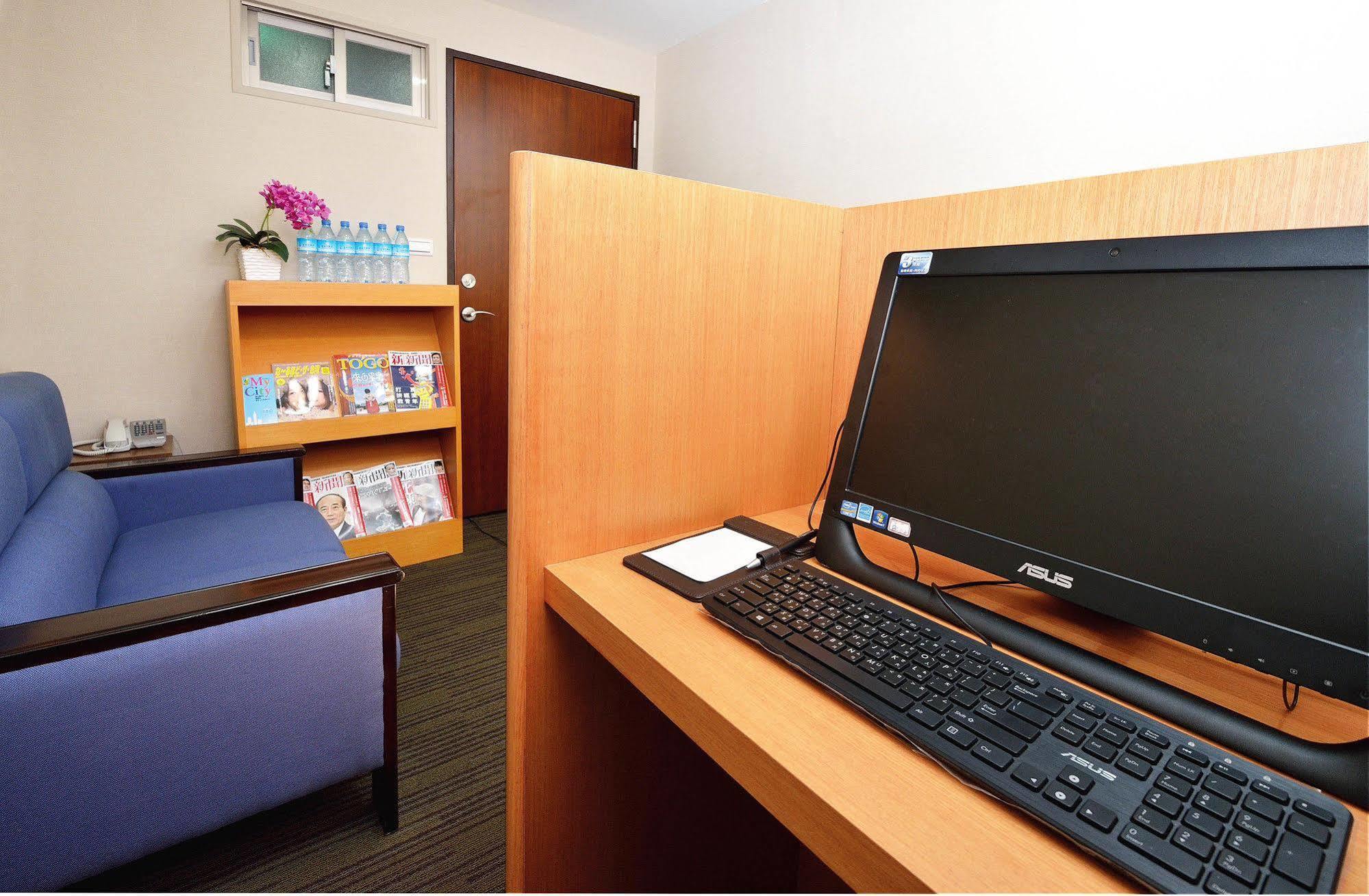 Fuward Hotel Tainan Bagian luar foto